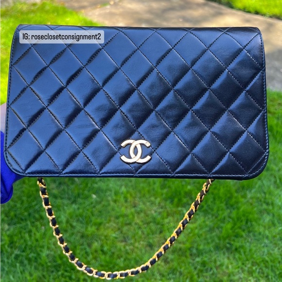 ❌SOLD❌ Authentic Chanel Vintage black Lambskin full flap chain shoulder bag (A) - Picture 3 of 16